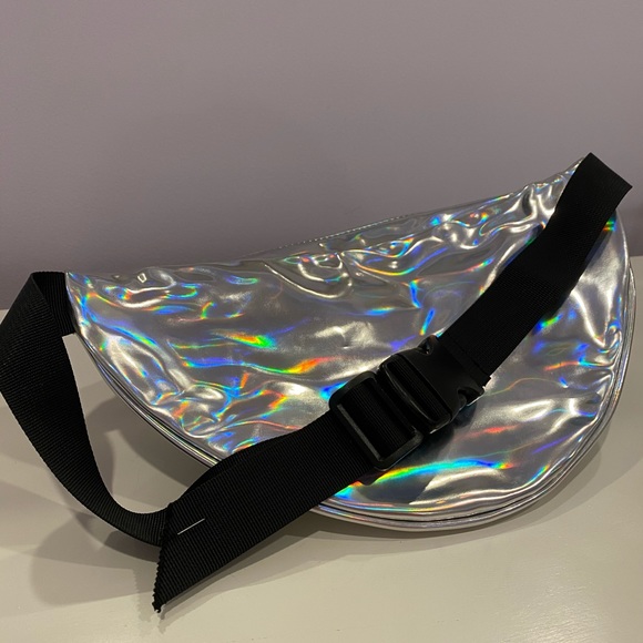 Metallic Fanny Pack - Picture 3 of 4